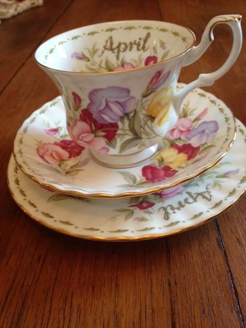 ROYAL ALBERT FLOWERS OF THE MONTH APRIL TRIO